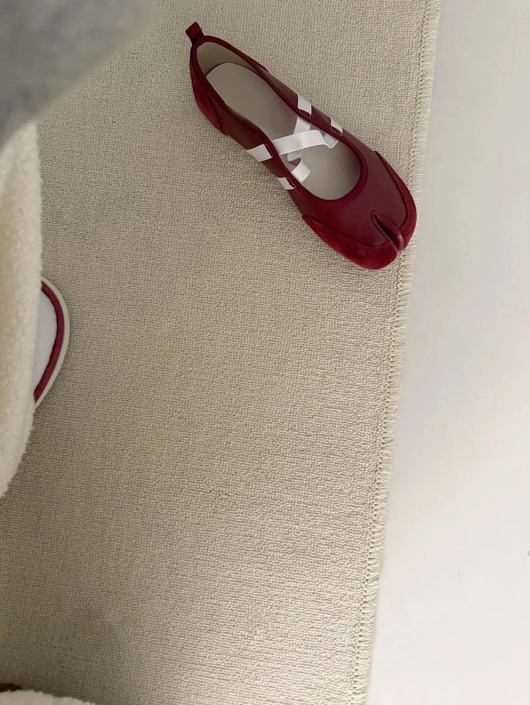 Black Silver Red Yellow Tabi Sneakers Balletcore Flats Women's Single Shoes Mary Jane Sneakers Luxury Designer Shoes for Women