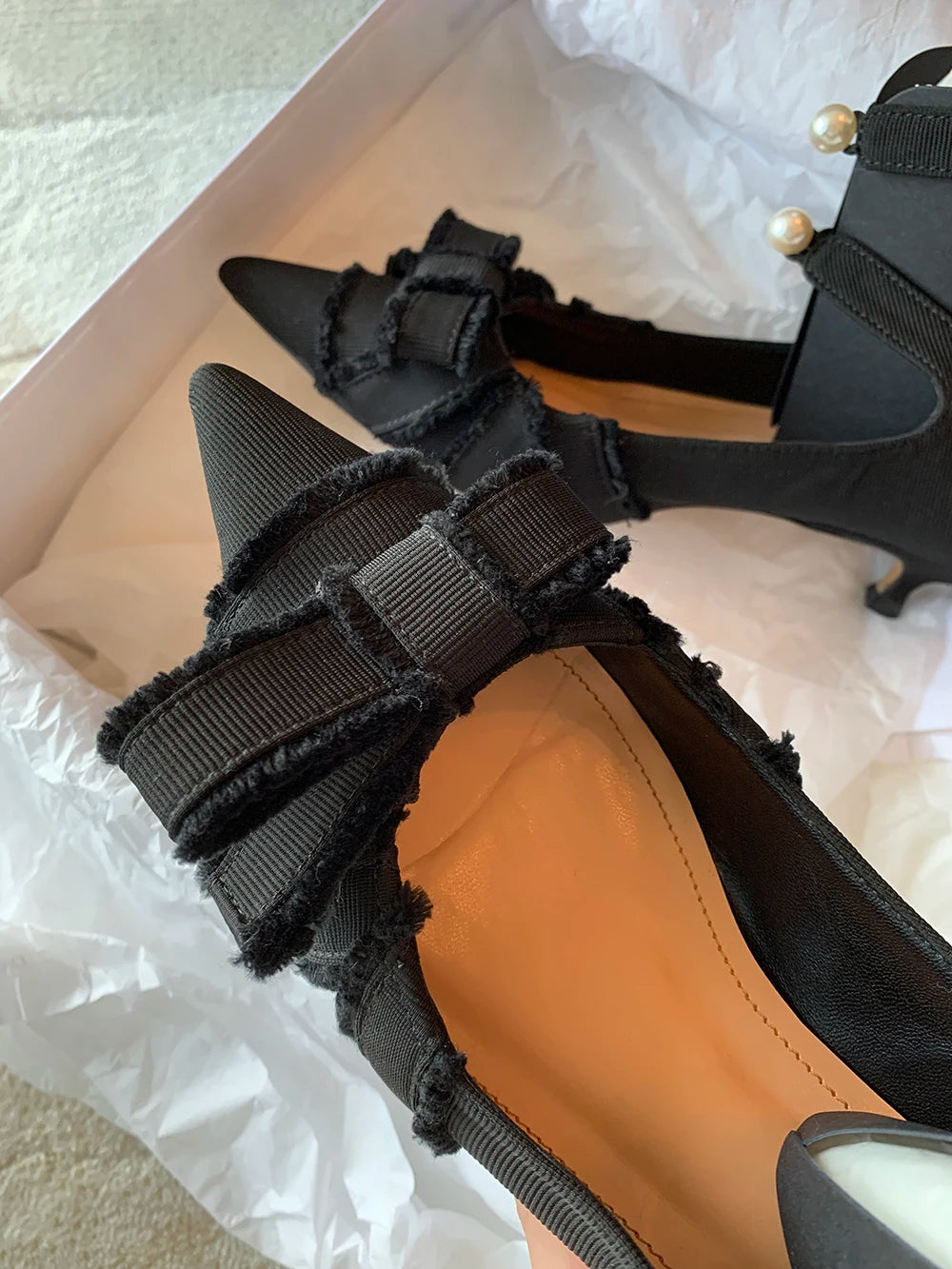 Spitze Zehen Perlen Schnalle Sandalen 2025 - Knöchel Riemen Schleife Dekor Kätzchen Absätze - Mode Designer Sommer Elegant Kleid Party Schuhe