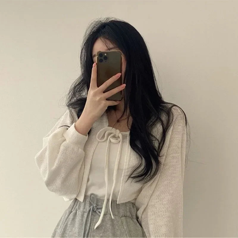 Fipyjip Weiße Sommerstrickjacke Sommerleichtes Knitwear - Regular Fit, Laternenärmel, Leichtes Gewebe