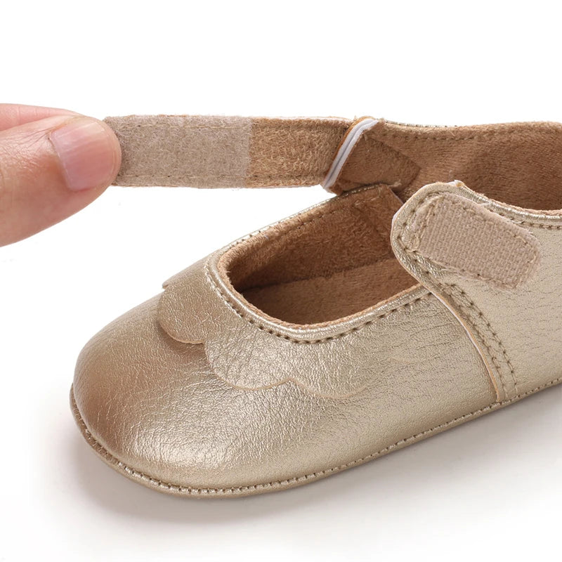 Baby Mädchen Schuhe 2025 - Fashion Einfarbig Leder Blume Prinzessin - Weiche Gummisohle Rutschfest Casual Erste Laufschuhe