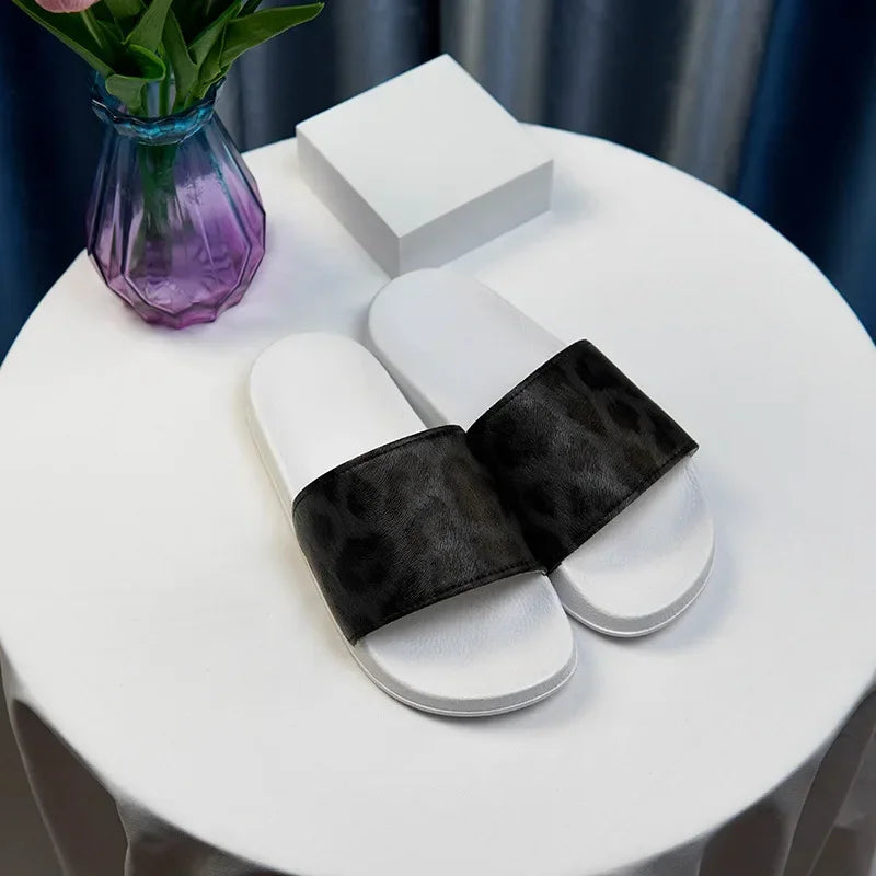 Damen-Pantoletten 2025: Women Flat Slipper Fashion Shower Pool Sandal Slippers Female Summer Beach Shoes Soft Lightweight Bath Slippers Slip on Slides Collection