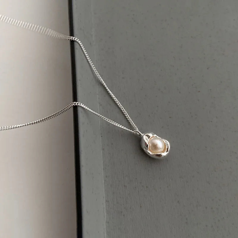 Silver Color Pearl Geometric Necklace Female Simple Design Niche Cold Wind Light Luxury Clavicle Chain Necklace Wholesale