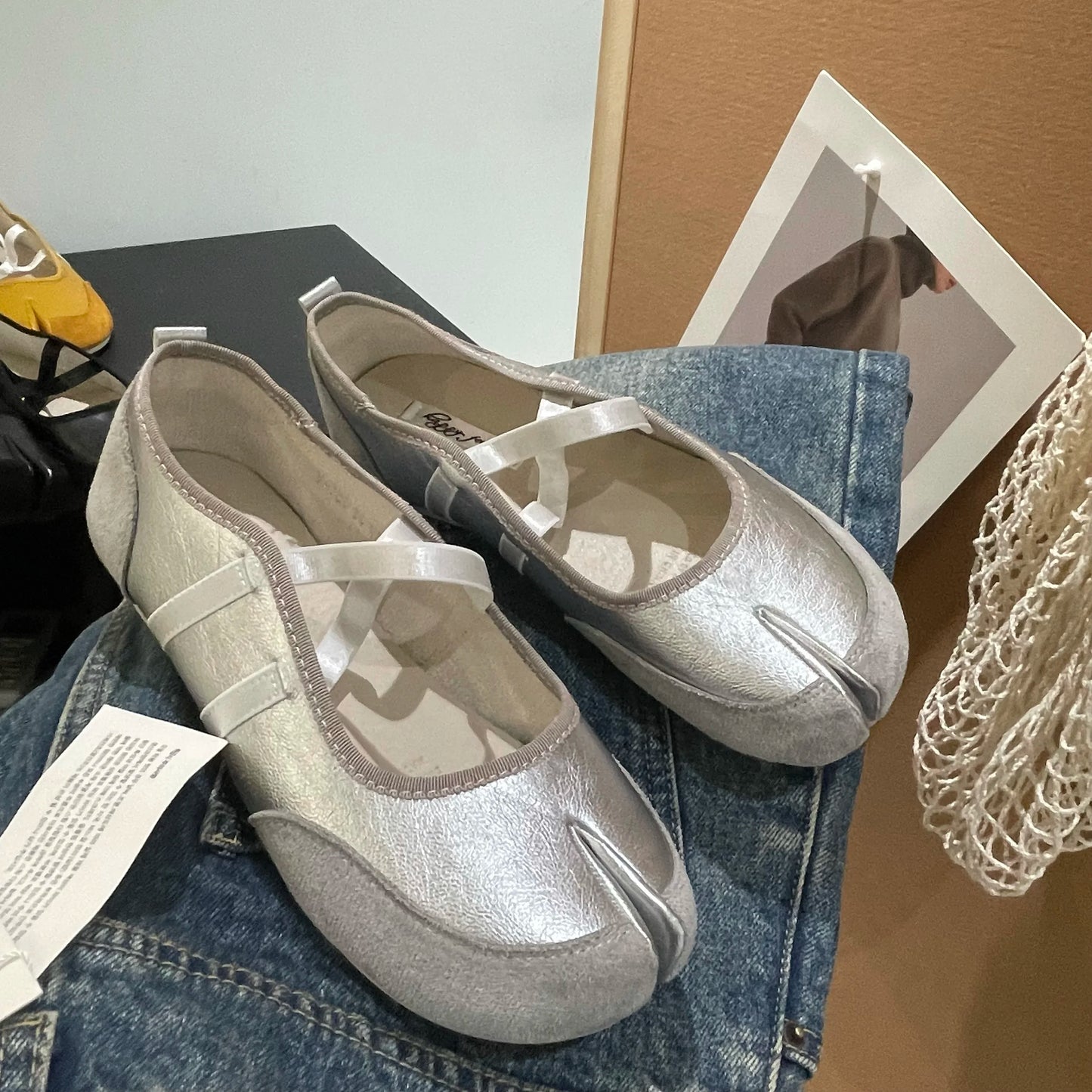 Black Silver Red Yellow Tabi Sneakers Balletcore Flats Women's Single Shoes Mary Jane Sneakers Luxury Designer Shoes for Women