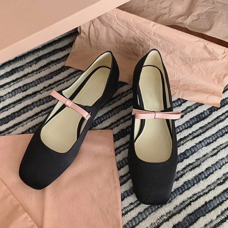 Ballet Falts Shoes for Women Bow Tie Elegant Women's Loafers Shoes with Low Heels Black Leather Mary Janes Desinger Shoes Ladies
