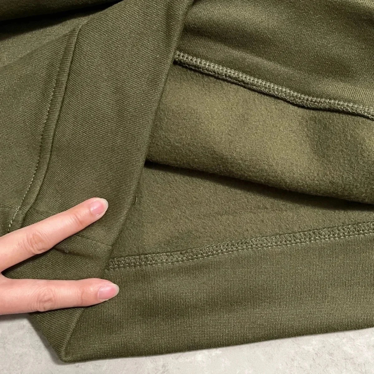 Stilvoller Hoodie - Fleece-Hoodie, Größe M-XL, Taschen