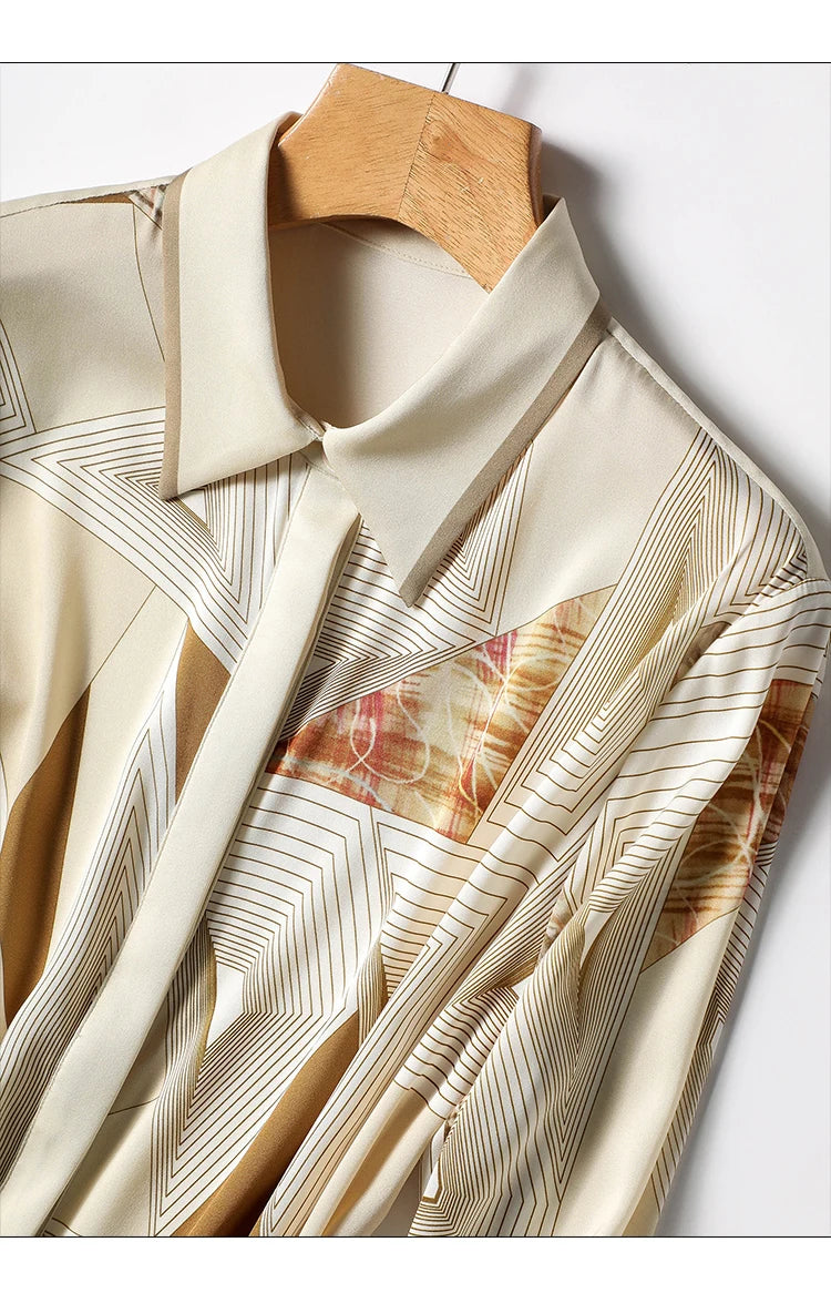 Elegant Style Ladies' Top for Day-to-day and Workplace Graceful Design Women's Blouse with Chic Print and Buttons