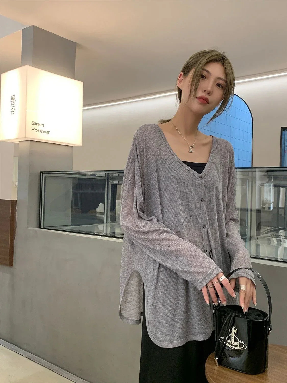 Belle V-Ausschnitt Strickjacke - M, Langarm, Leicht