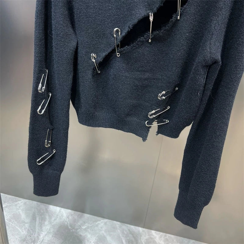 Mina Gothic O Hals Pullover - Lochmuster Größe M Langarm