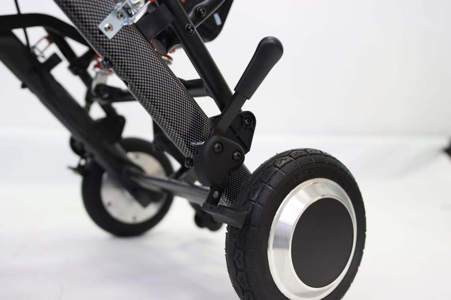 Scaun cu rotile pliabil electric din carbon, ușor de pliat, până la 120 kg – AT52325