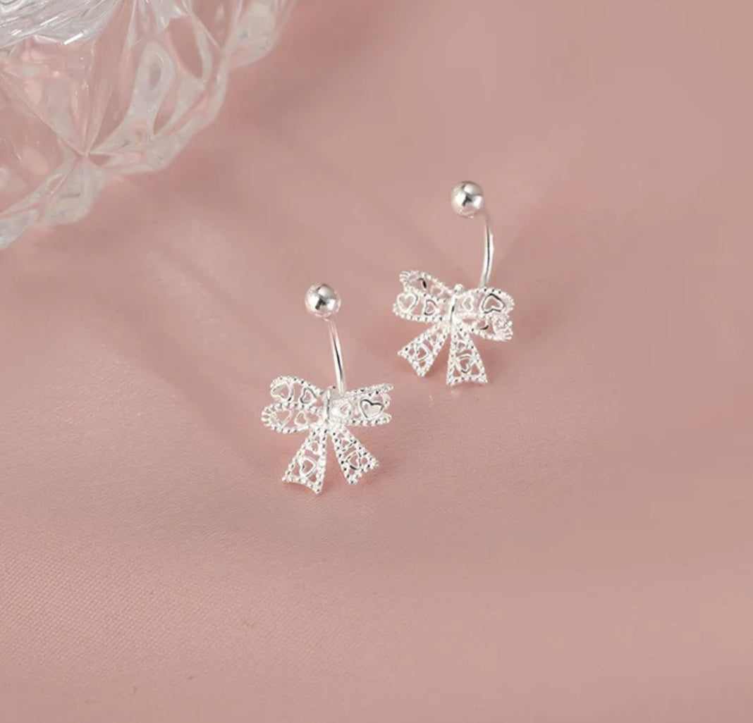 Cercei cu șurub din argint 925, model delicat cu fundă, 10 mm