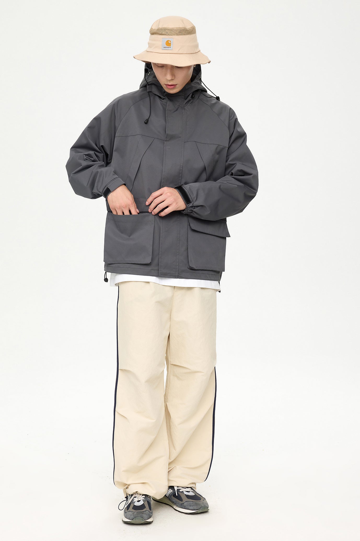 Jachetă impermeabilă cu buzunare aplicate, gri