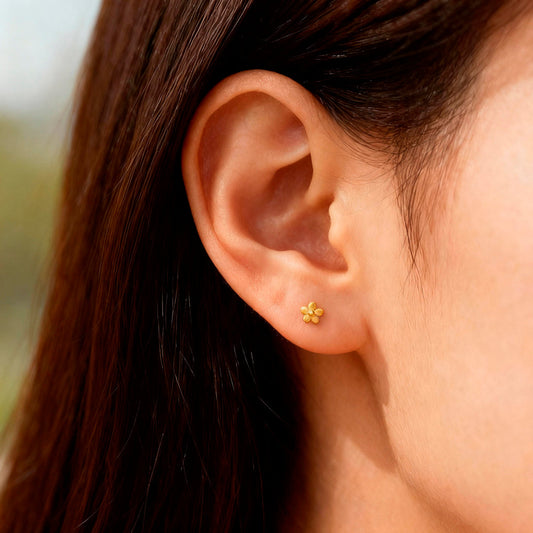 Cercei cu șurub din argint 925, flori mici