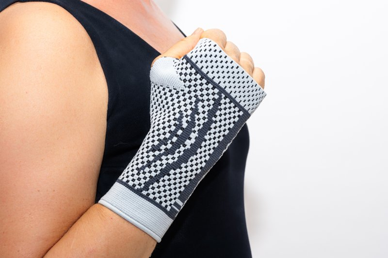 Bandaj pentru încheietura mâinii cu întăritură din silicon, stabil și confortabil – AT53044