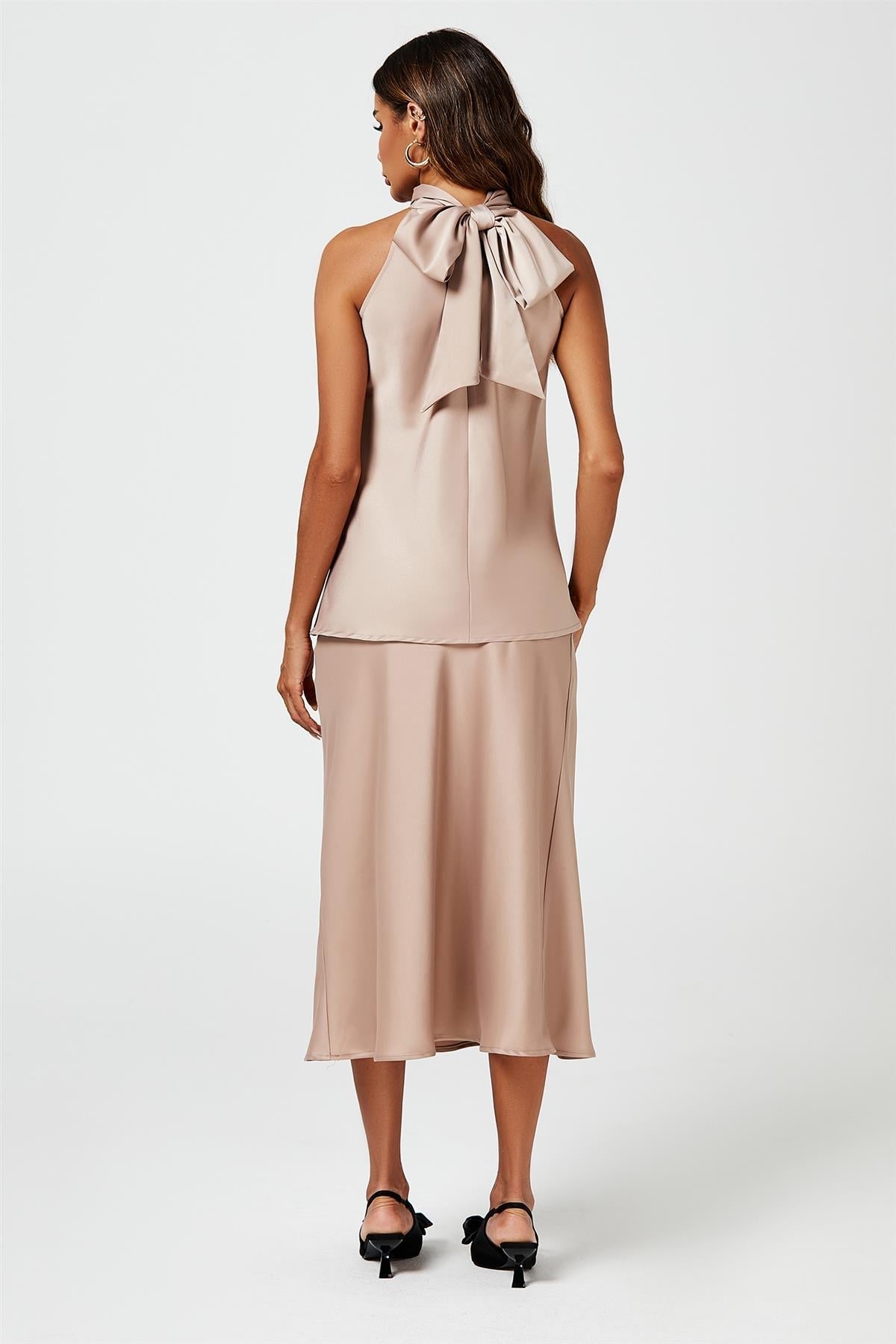 Top din satin cu legături la spate și guler, maro deschis