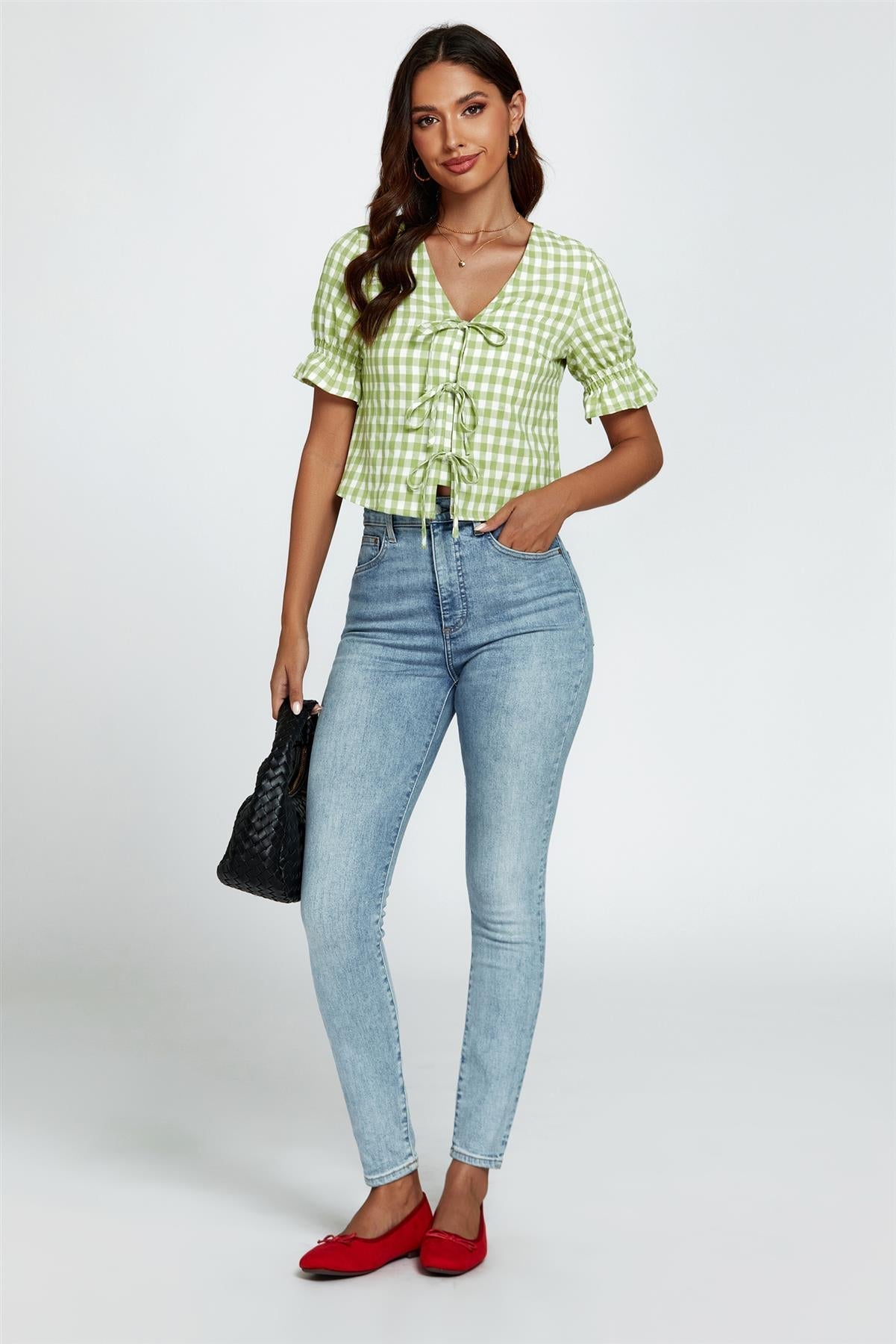 Top verde cu imprimeu în carouri și nod în față