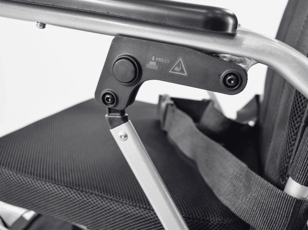 Faltbarer Elektrorollstuhl mit Joysticksteuerung – AT52305