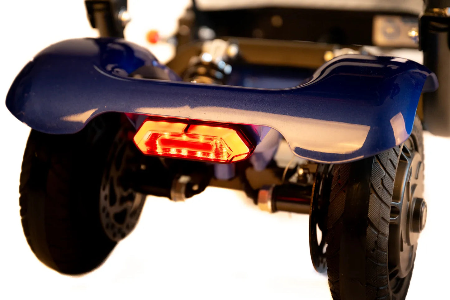 Faltbarer Elektro-Scooter mit Sitz & Korb, 25 km Reichweite