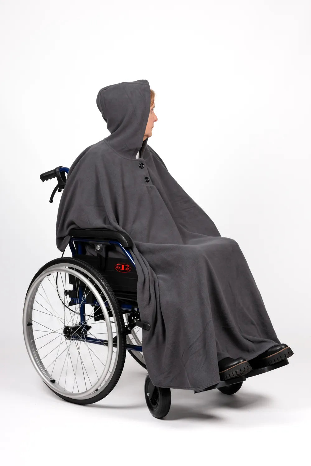 Poncho din fleece pentru scaun cu rotile cu glugă – călduros, ușor, lavabil