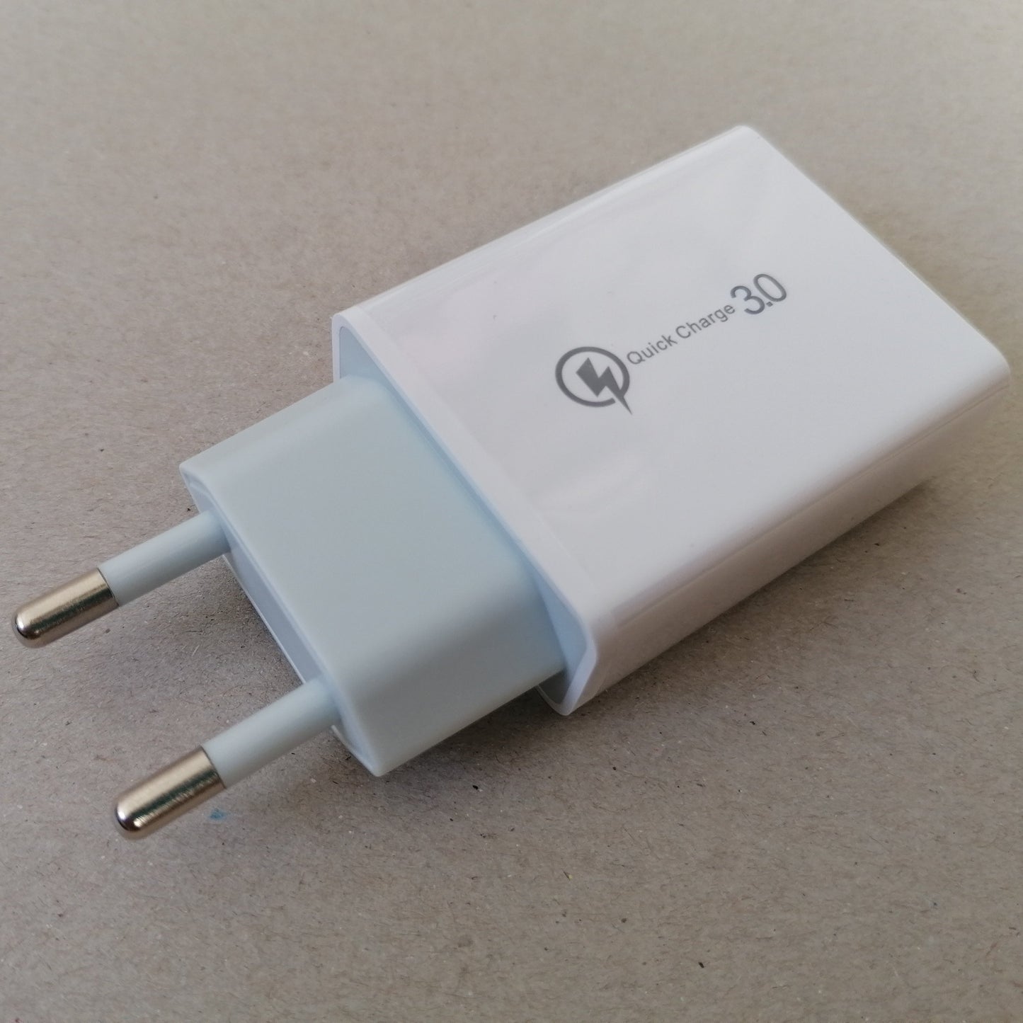 DREIKS Schnellladegerät 18W - USB-A QC3.0 Port 5V/3A Kompaktes Gehäuse Universell Kompatibel
