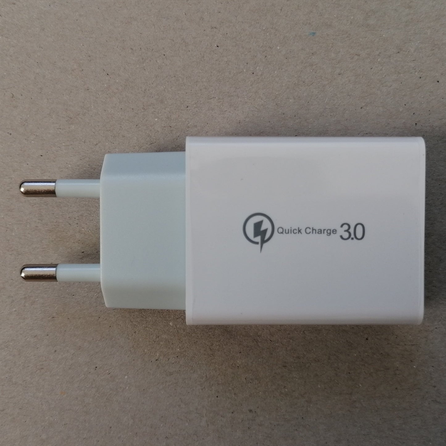 DREIKS Schnellladegerät 18W - USB-A QC3.0 Port 5V/3A Kompaktes Gehäuse Universell Kompatibel