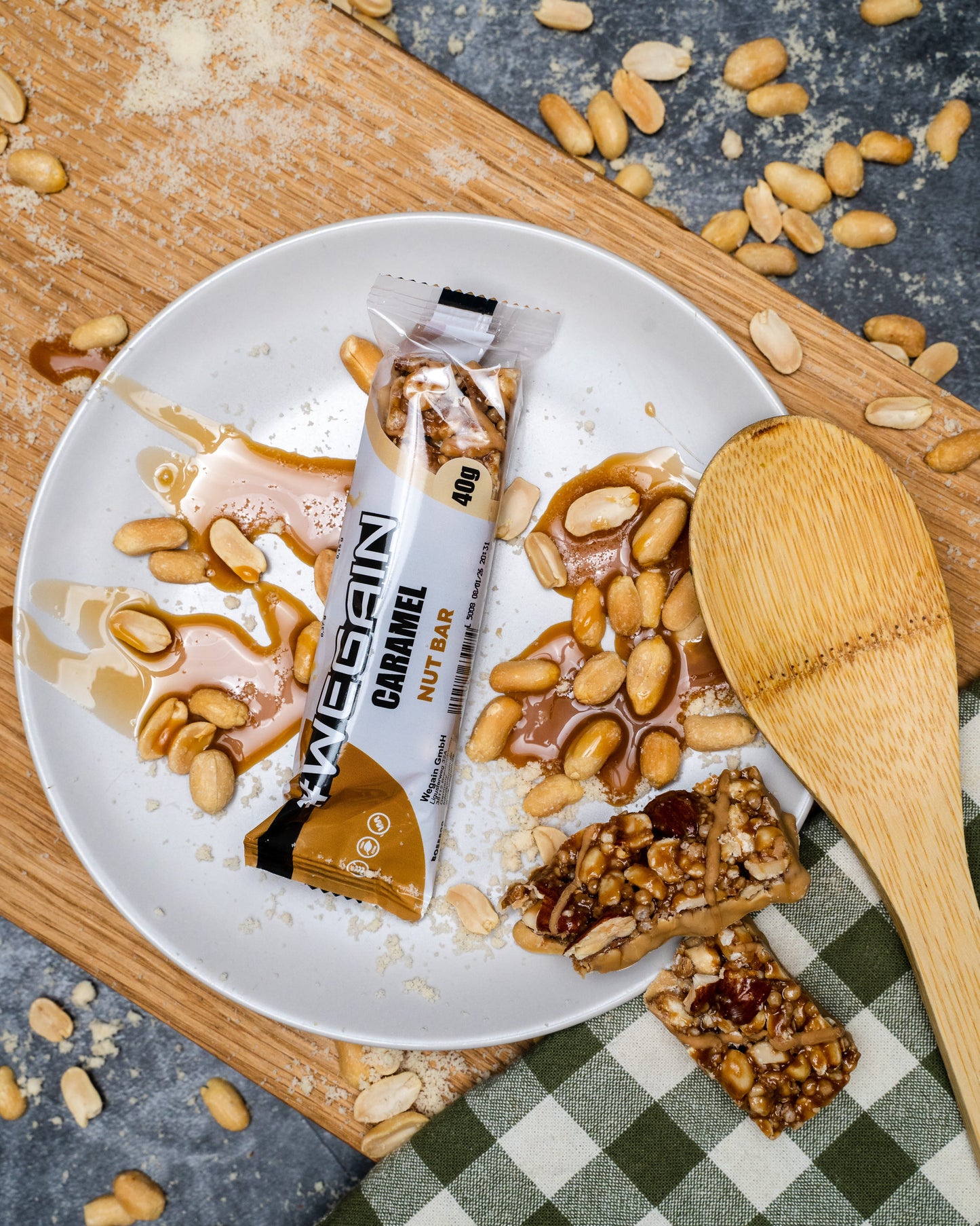 Batoane cu nuci și caramel WEGAIN - Tavă 40g 12 batoane