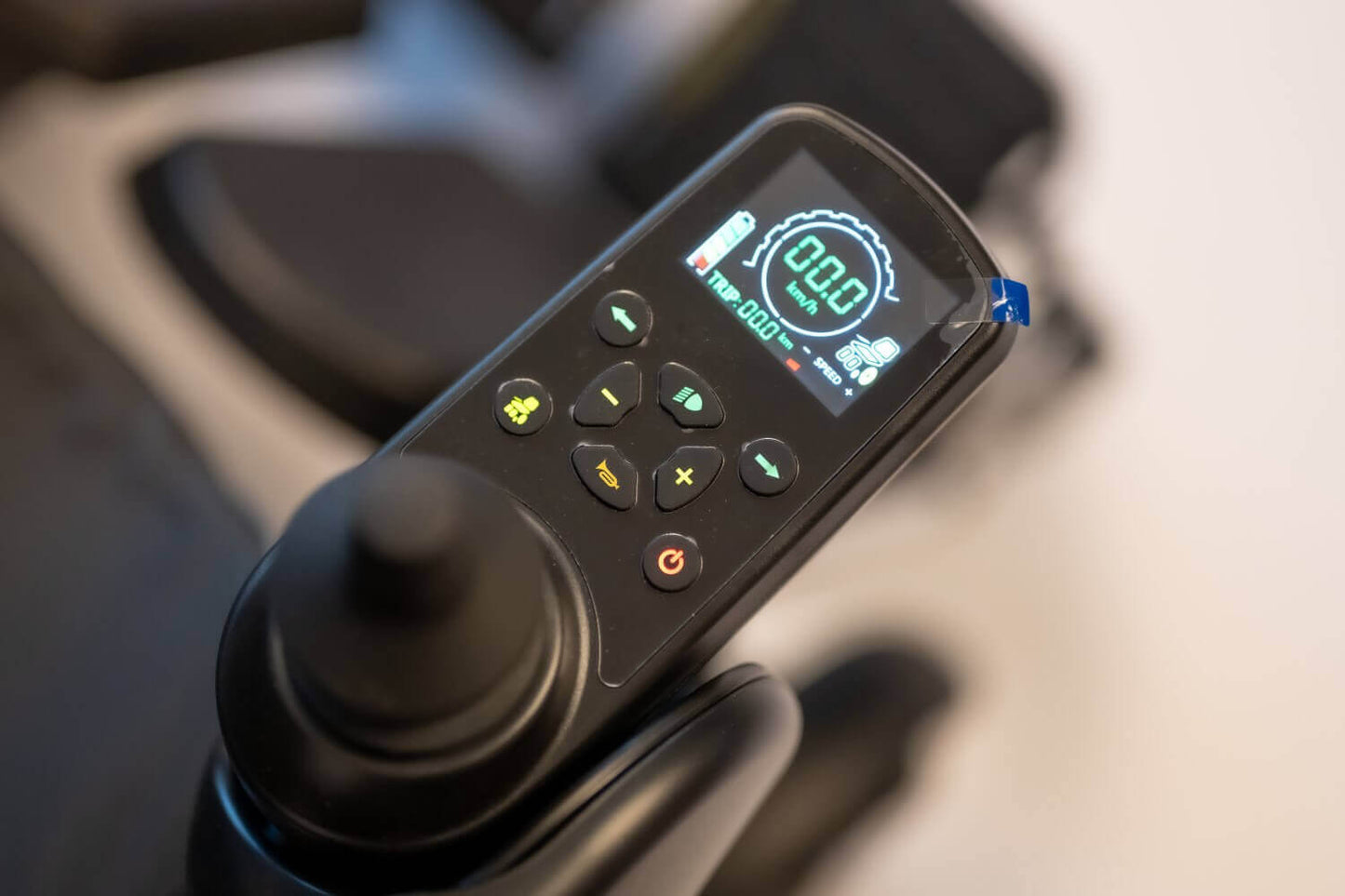 Faltbarer Elektrorollstuhl – 25 km Reichweite & App-Steuerung