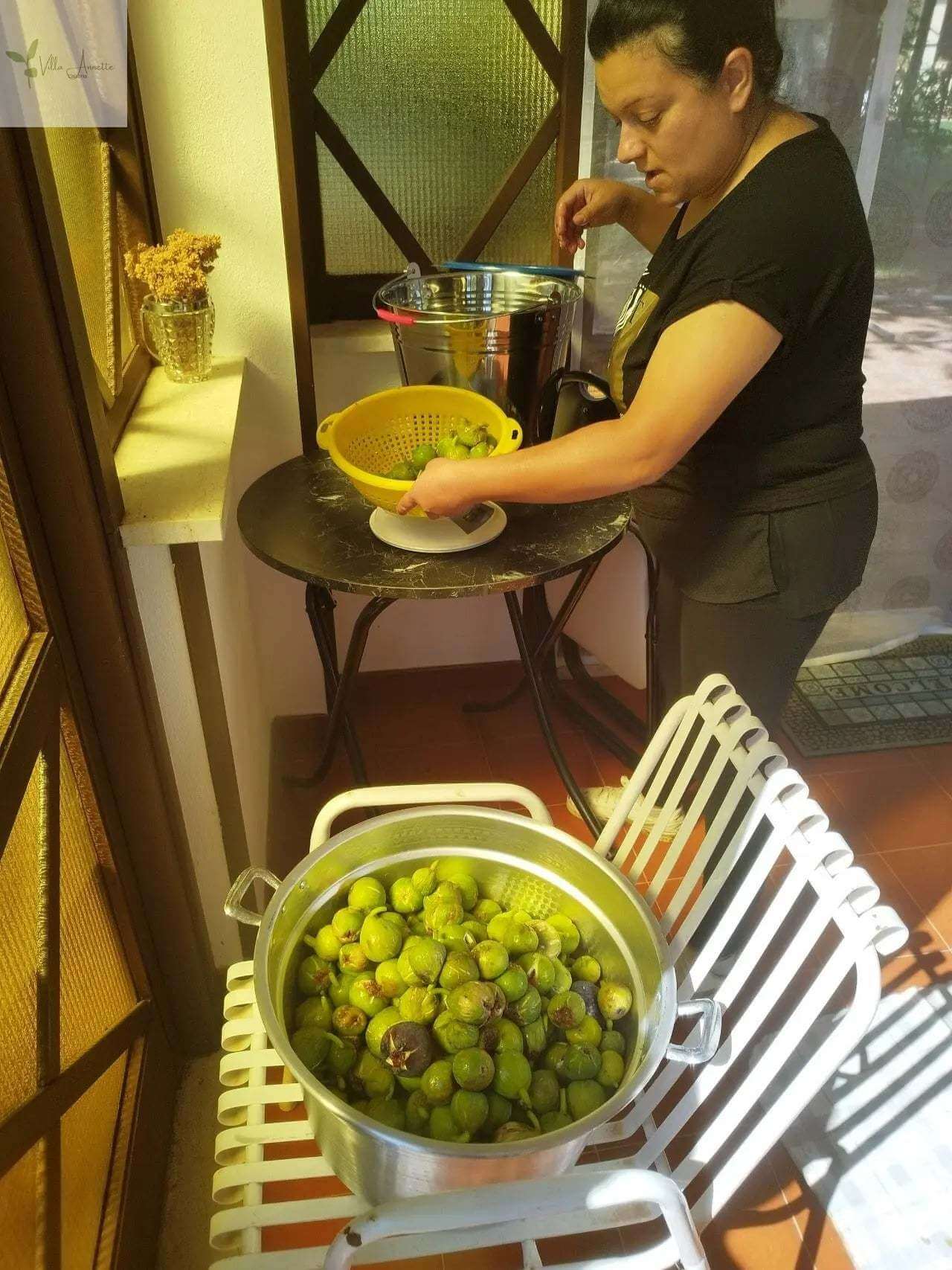 Miere de smochine extravirgină din smochine coapte complet - Capacitate 220 ml, Produsă din 10 kg de smochine la 1 litru, Diametru aprox. 6 cm