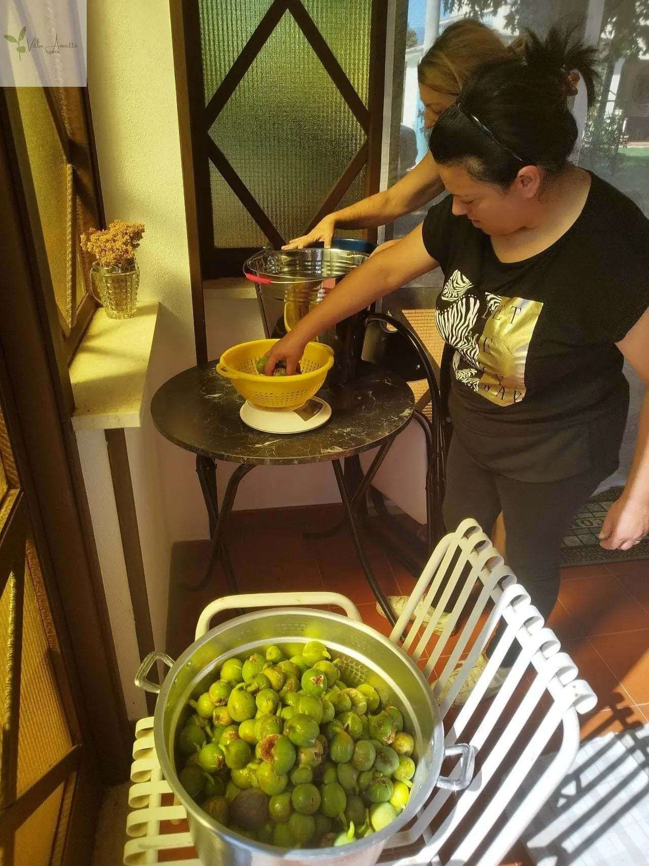 Miere de smochine extravirgină din smochine coapte complet - Capacitate 220 ml, Produsă din 10 kg de smochine la 1 litru, Diametru aprox. 6 cm