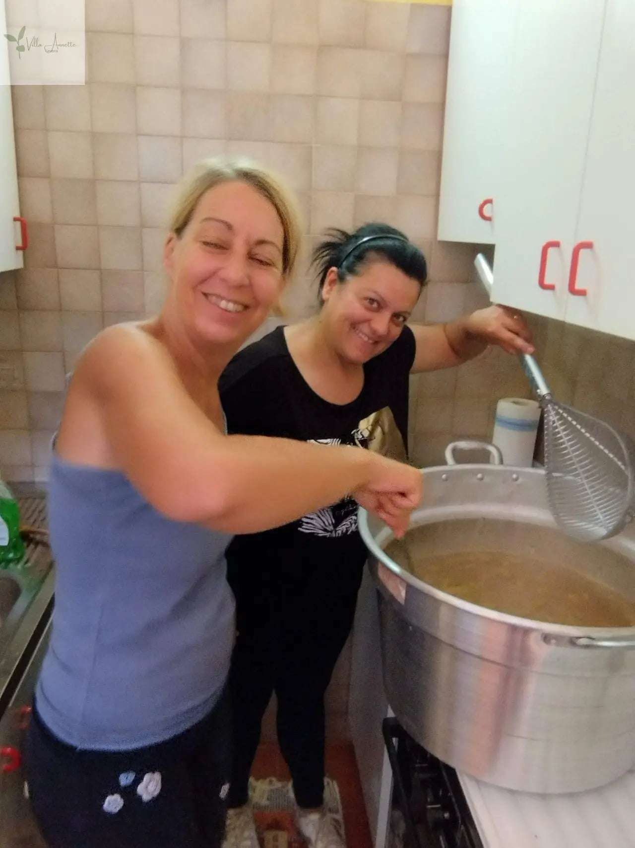 Miere de smochine extravirgină din smochine coapte complet - Capacitate 220 ml, Produsă din 10 kg de smochine la 1 litru, Diametru aprox. 6 cm