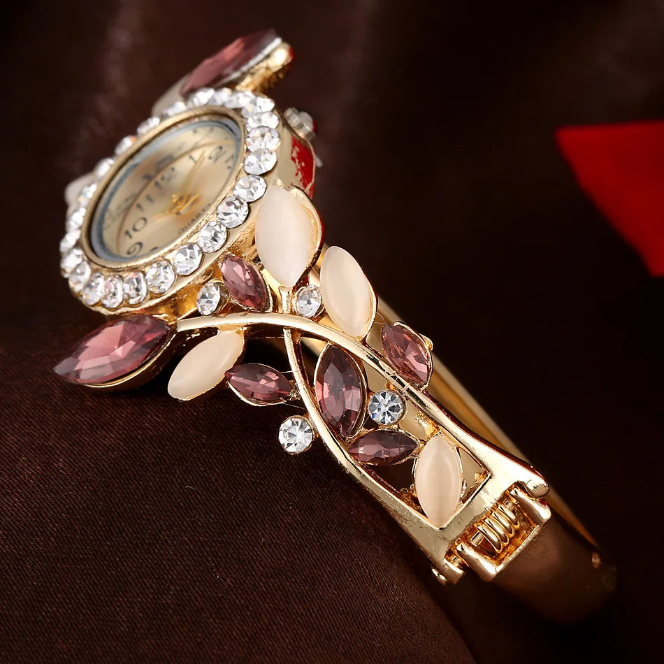 Damen-Uhr 2025: Fashion Women Watch Luxury - Rhinestone Metal Quartz Retro Flower Bangle Collection