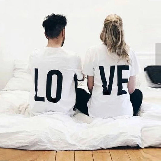 Unisex T-Shirt LOVE Rot - Hochwertige Baumwolle - Basic Kurzarm Rundhals Shirt - Casual Tops 2024