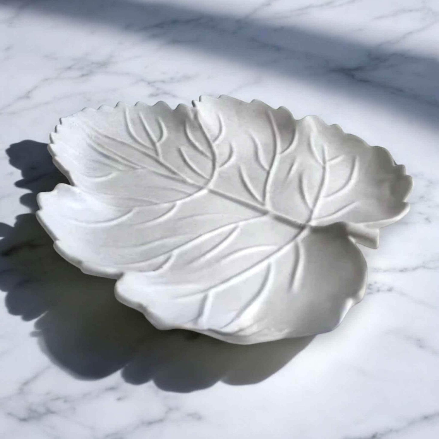 Handgegossenes Hanfblatt Herbstcharme - Größe 20 cm, Gewicht 0,3 kg