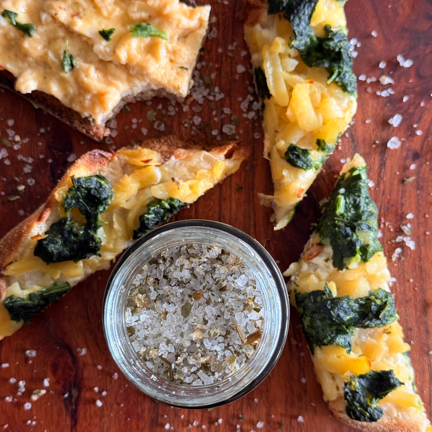 Usturoi sălbatic, usturoi ursului, usturoi natural, sare - Conținut 100 g, dimensiune 6x6 cm, putere 0 W