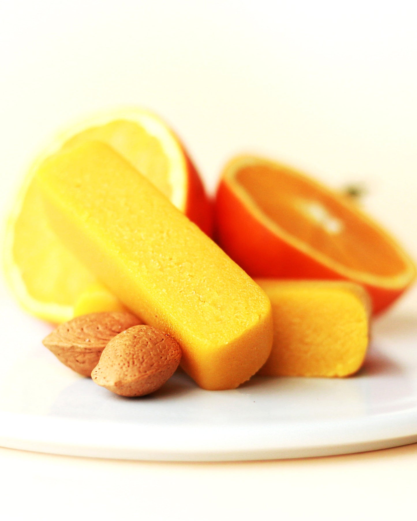 Marțipan fin Berlin Lemke Sunny Orange - Conținut 150 g, Dimensiuni 4 x 4 cm, Vegan