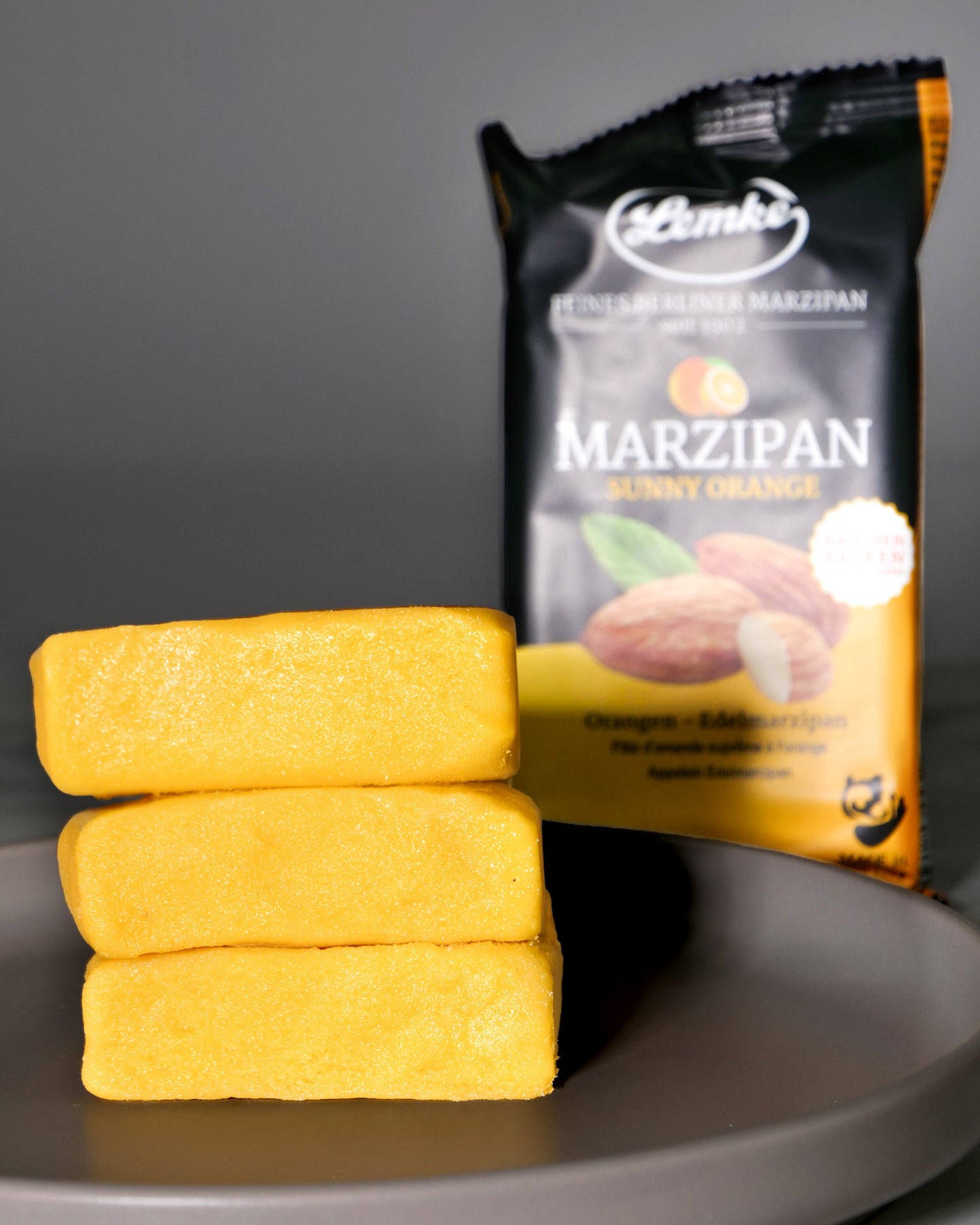 Marțipan fin Berlin Lemke Sunny Orange - Conținut 150 g, Dimensiuni 4 x 4 cm, Vegan