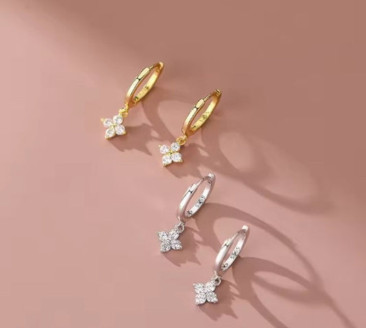 Cercei din argint 925, floare cu patru petale, 2 cm