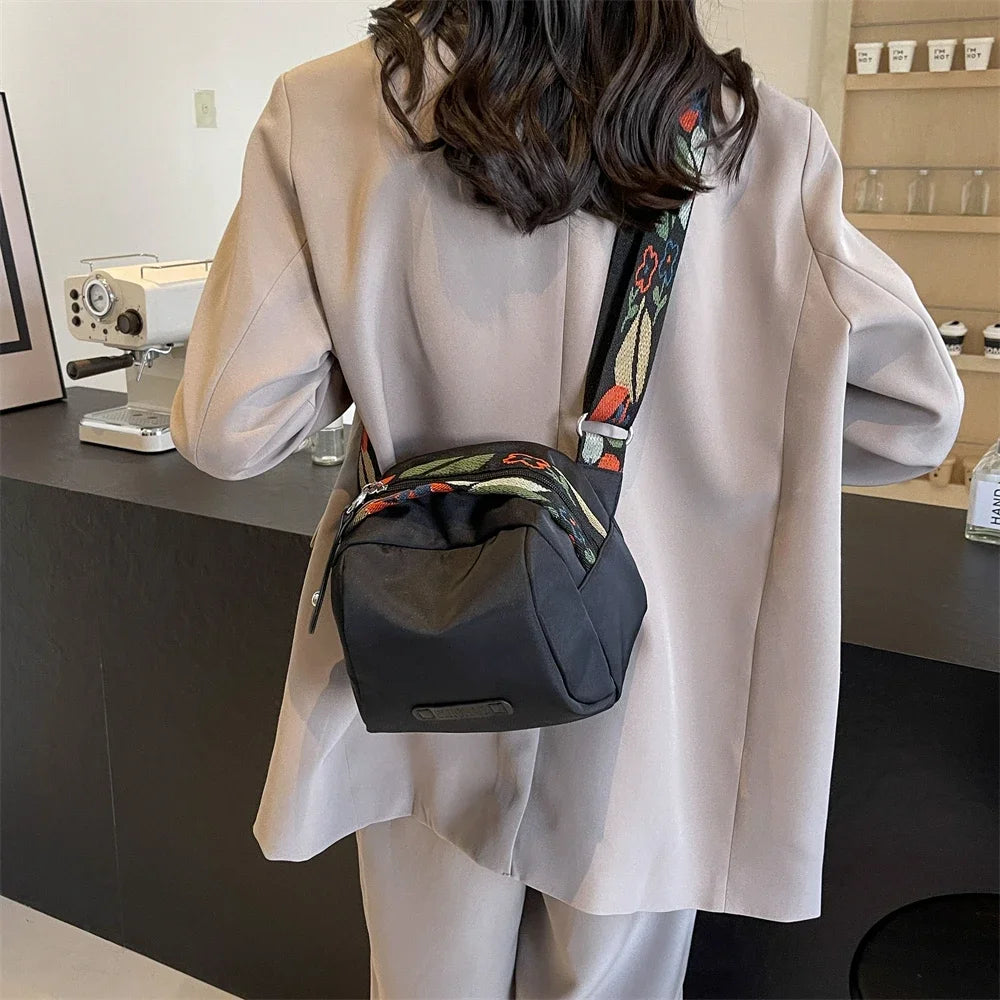 Fashion Crossbody Bags For Women Oxford Cloth Pillow Shell Shoulder Bag Large Capacity Travelling Casual Street Small Fabric Bag