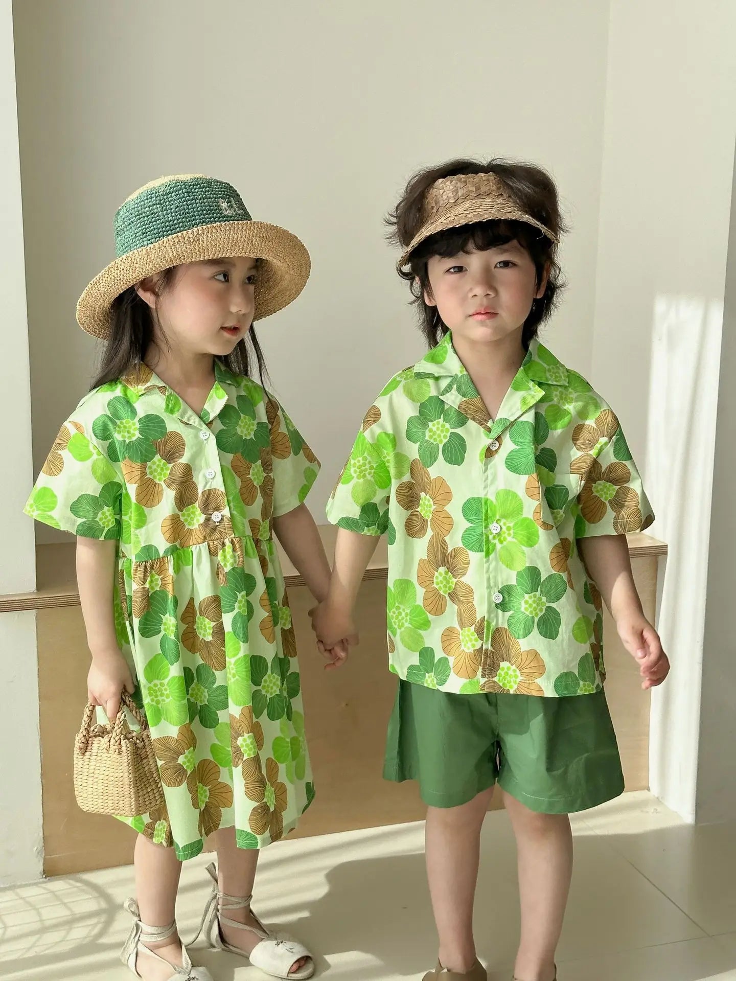 Kinder-Kleidungsset 2025 Sommer Neu Jungen Hemden Shorts 2-teilig Set Mädchen Blumenkleid Kinder Bruder Schwestern Outfits