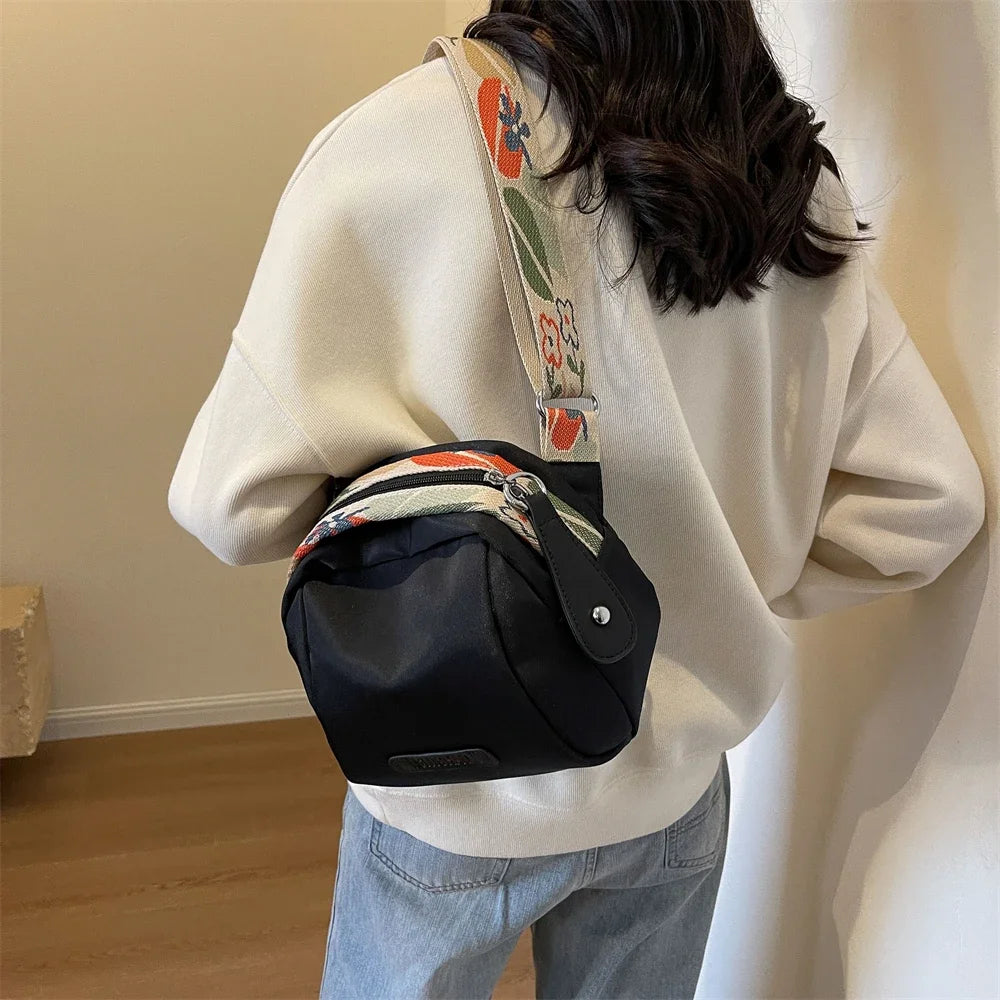Fashion Crossbody Bags For Women Oxford Cloth Pillow Shell Shoulder Bag Large Capacity Travelling Casual Street Small Fabric Bag