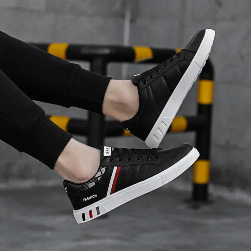 Herren-Luxus-Sneaker 2025: Qaawal Männer Flache Schuhe Luxus Herren Sneaker Frühling Herbst 2025 Outdoor Sport Schuhe für Männer Mode Vulkanisiert Schuh Tenis Para Hombre Kollektion