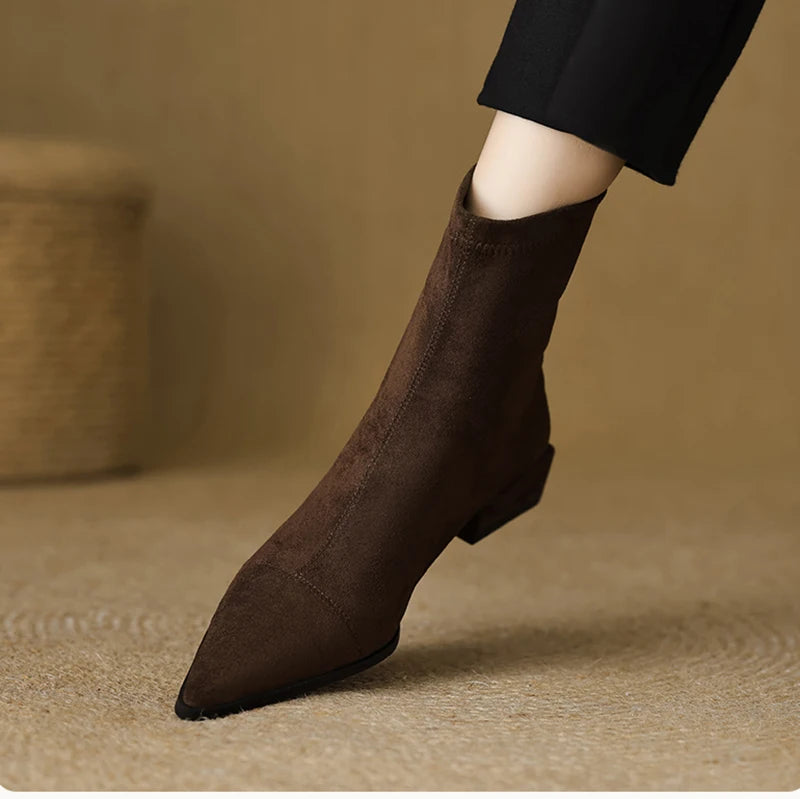 Ghete UETEEY cu talpă întoarsă și vârf ascuțit - Înălțimea tocului 3-5 cm, căptușeală din microfibră, fermoar