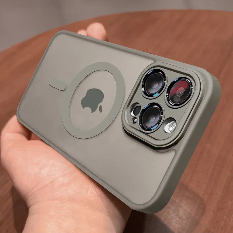 iPhone-Hülle 2025: Magnetic-Luxury Translucent-Armor - MagSafe Wireless Collection