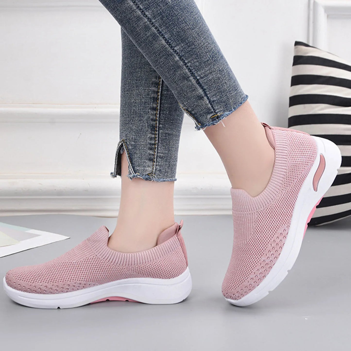 Women's New Summer Shoes Mesh Breathable Sneakers Light Slip on Flat Platform Casual Shoes Ladies Anti-slip Walking Woven Shoes