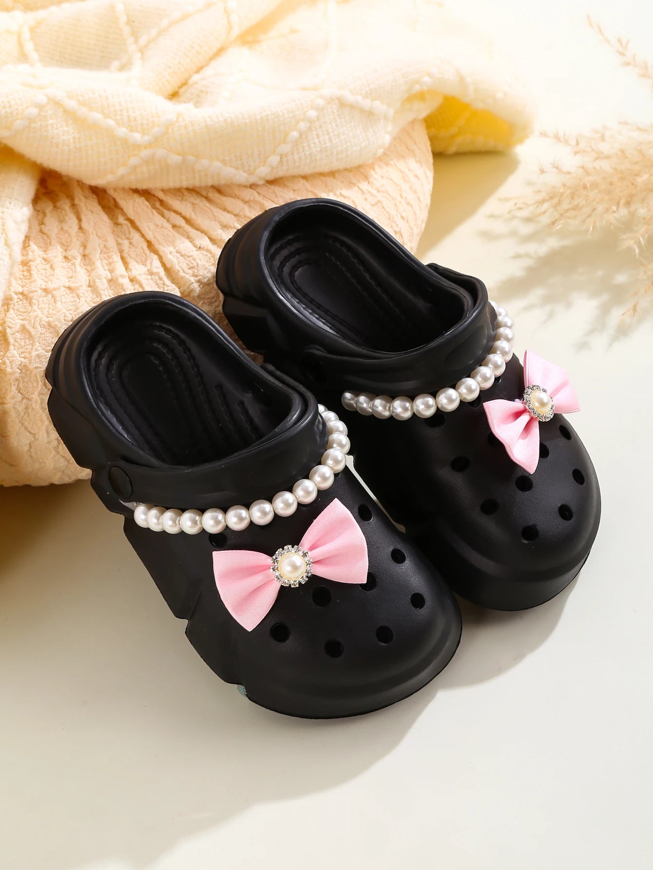 Mädchen-Clogs 2025: Atmungsaktive Schleife-Accessoires - Strand Garden Collection
