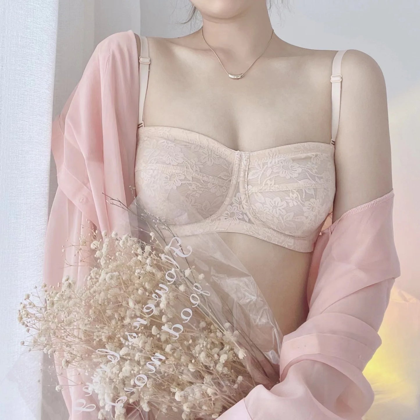 Women's Lingerie Strapless Ultra Thin Bra Transparent Embroidery Floral Brassiere Sexy Invisible Bralette Ladies Underwear