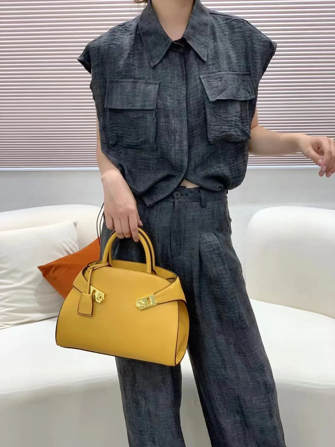 Ari modern classic shell bag – soft structured style double lock charm