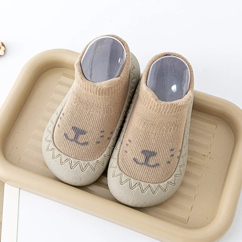 Baby Socken Schuhe 2025 - Säugling Süße Cartoon Kinder Junge Schuhe - Weiche Gummi Sohle Kind Boden Sneaker BeBe Booties Kleinkind Mädchen Erste Laufschuhe 1-3J