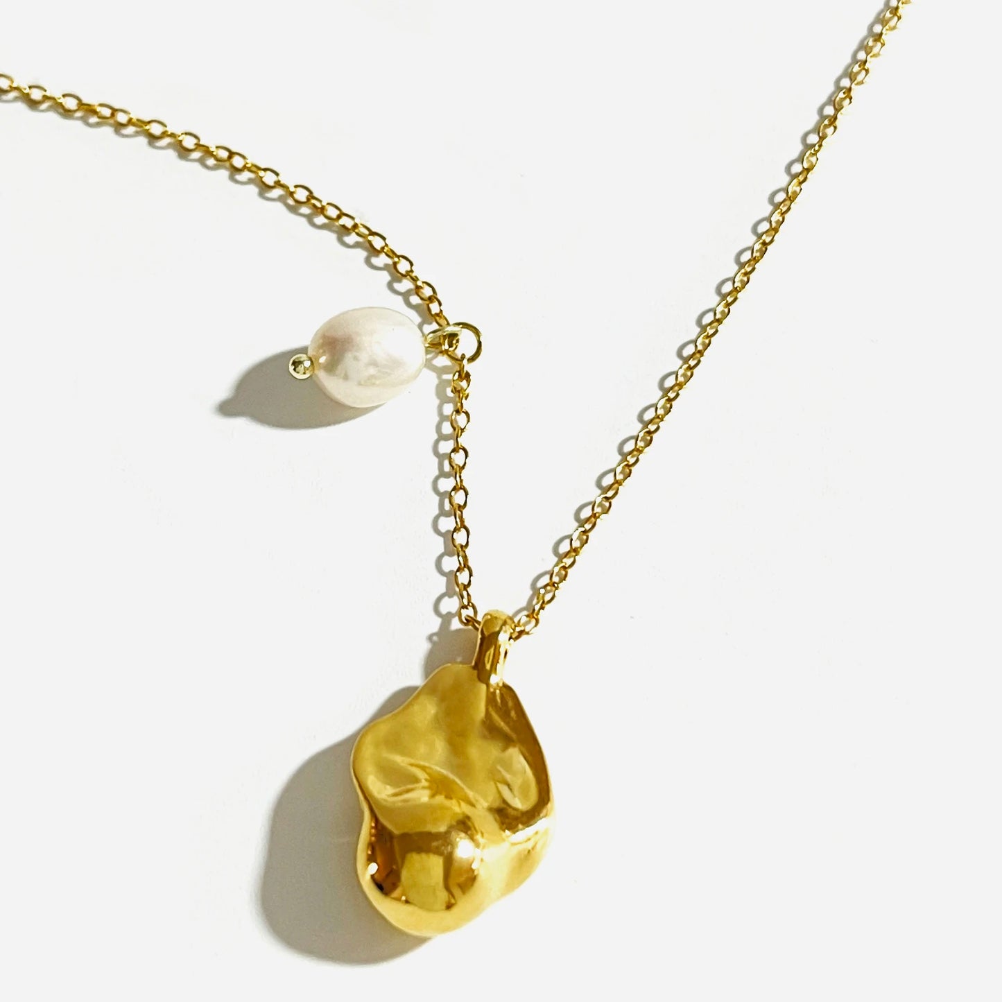 Colier cu pandantiv baroc placat cu aur și argint Peri'sbox, cu perle naturale de apă dulce, în formă de lacrimă, idee excelentă de cadou