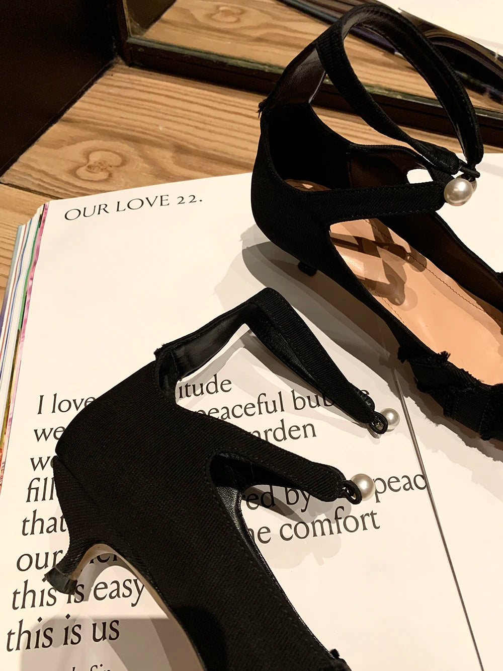 Spitze Zehen Perlen Schnalle Sandalen 2025 - Knöchel Riemen Schleife Dekor Kätzchen Absätze - Mode Designer Sommer Elegant Kleid Party Schuhe
