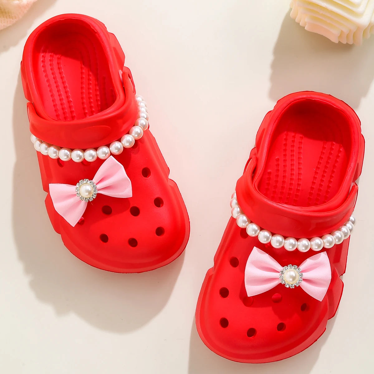 Mädchen-Clogs 2025: Atmungsaktive Schleife-Accessoires - Strand Garden Collection